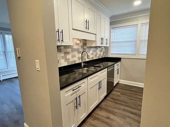 4th image of 5140 Fairview Ave APT 2