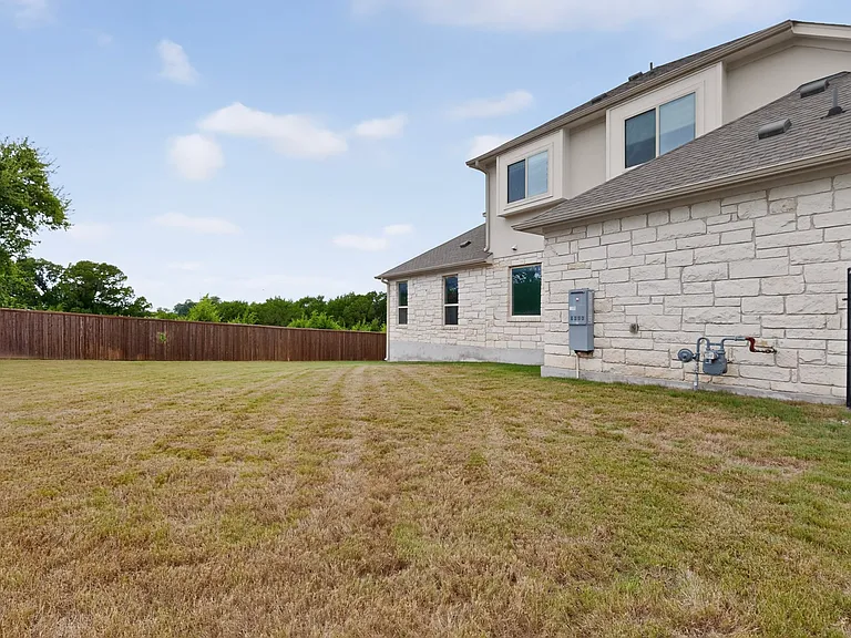1900 Vinaros Ct — Photo 38
