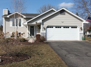 968 Bluff Pointe Dr, Chaska, MN 55318
