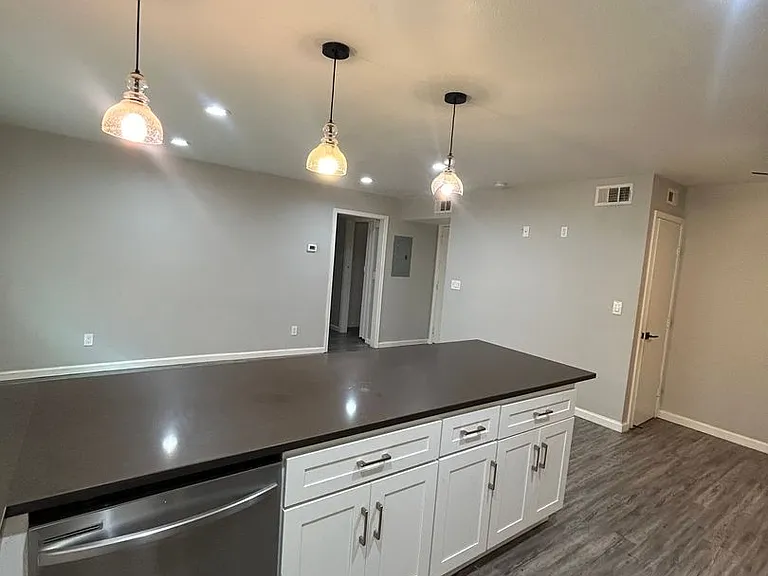 4912 Gaston Ave — Photo 17