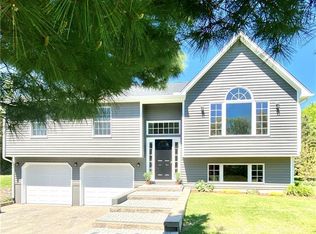 32 Leesville Rd, Moodus, CT 06469