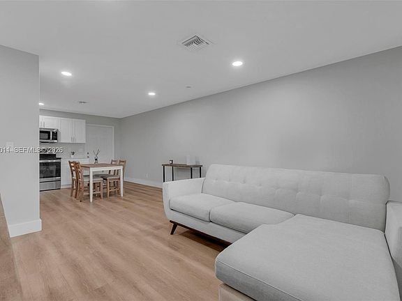 4th image of 700 NW 18th St #1-2