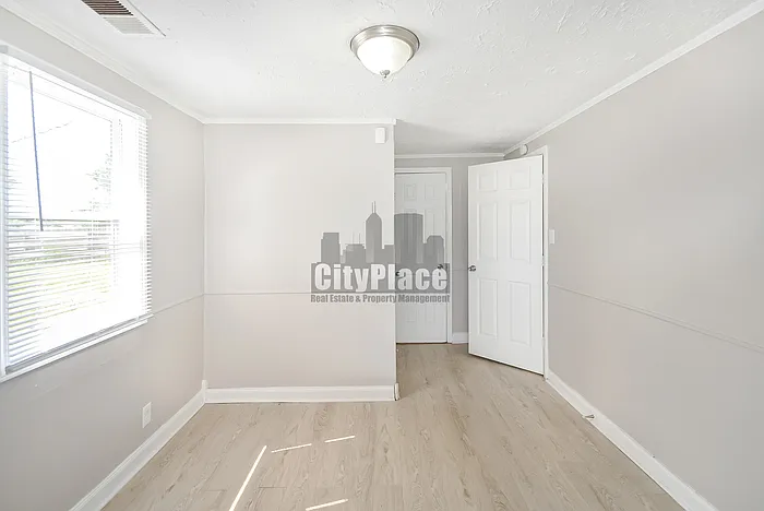 1822 S Chester Ave — Photo 20