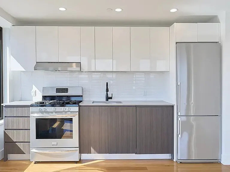 237 11th St #4B — Photo 5