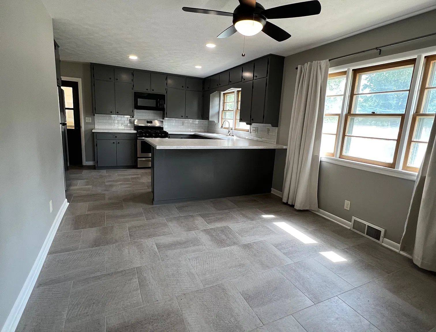 3119 N Halstead St — Photo 4