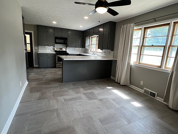 4th image of 3119 N Halstead St