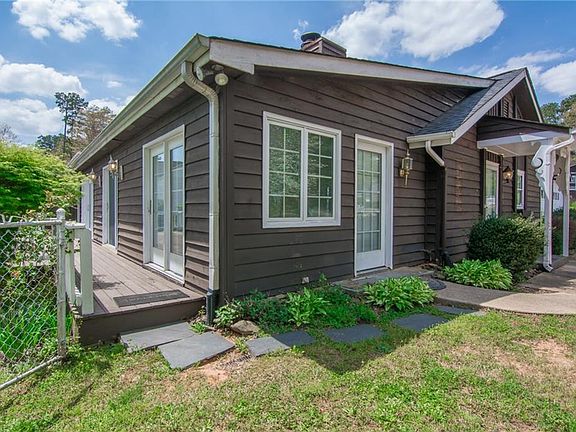 4th image of 30 Lake Terrace Dr