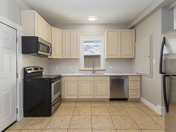 3rd image of 79 Beaconsfield Ave #1