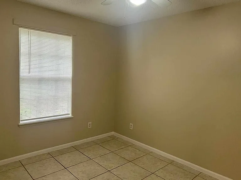 8812 N Pembroke Ct — Photo 7
