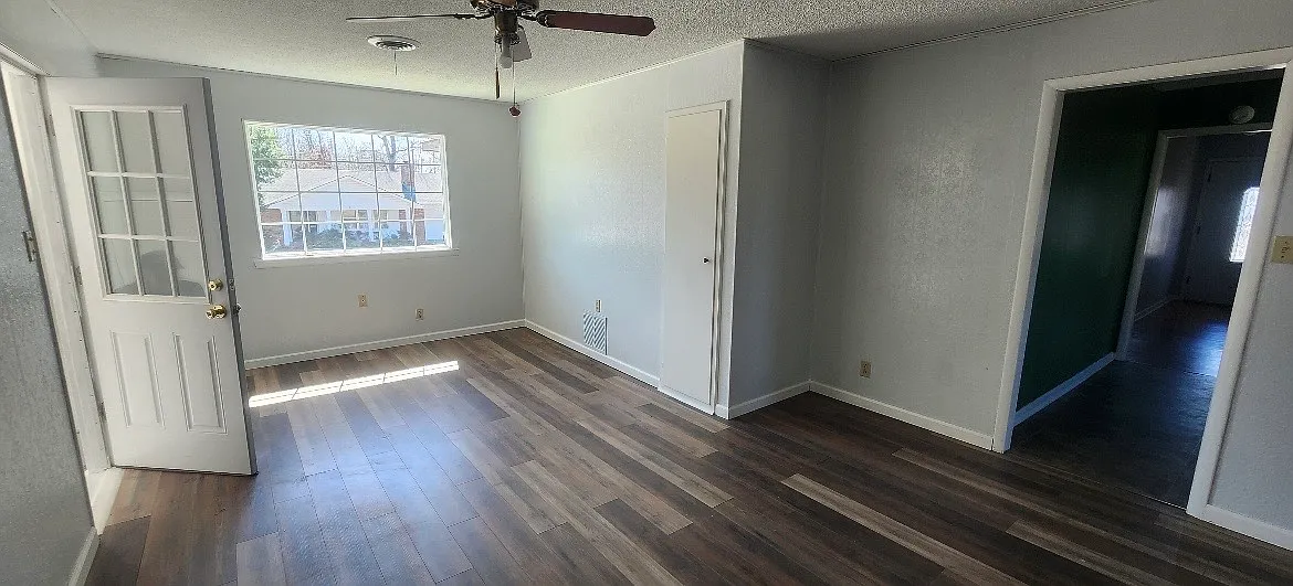 3 bed, 1.5 bath, 1709 sqft, $1,400 — Photo 3