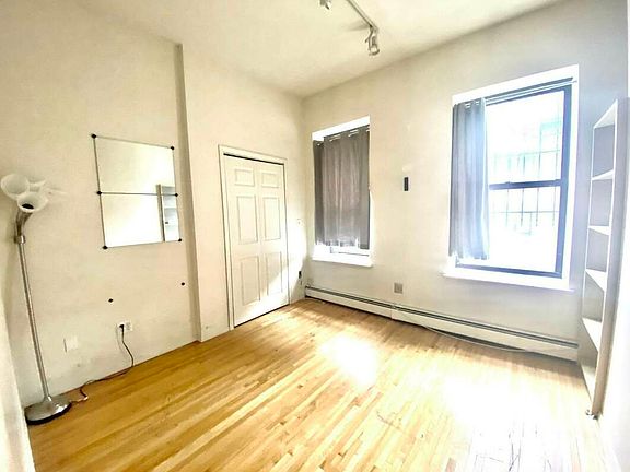 4th image of 415 W 52nd St #A5