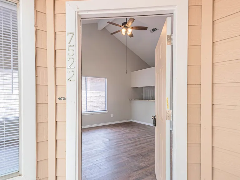 7522 Pepperbrook Dr — Photo 2