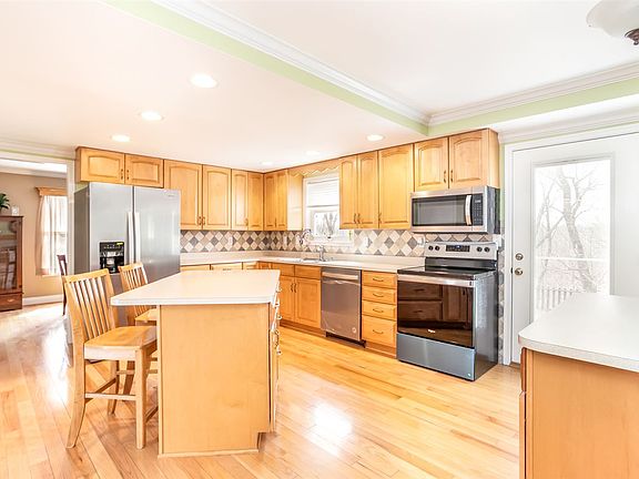 2nd image of 3235 Laurel Oak Ct