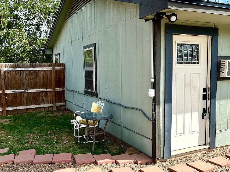 1st image of 307 W Broadmore Ave