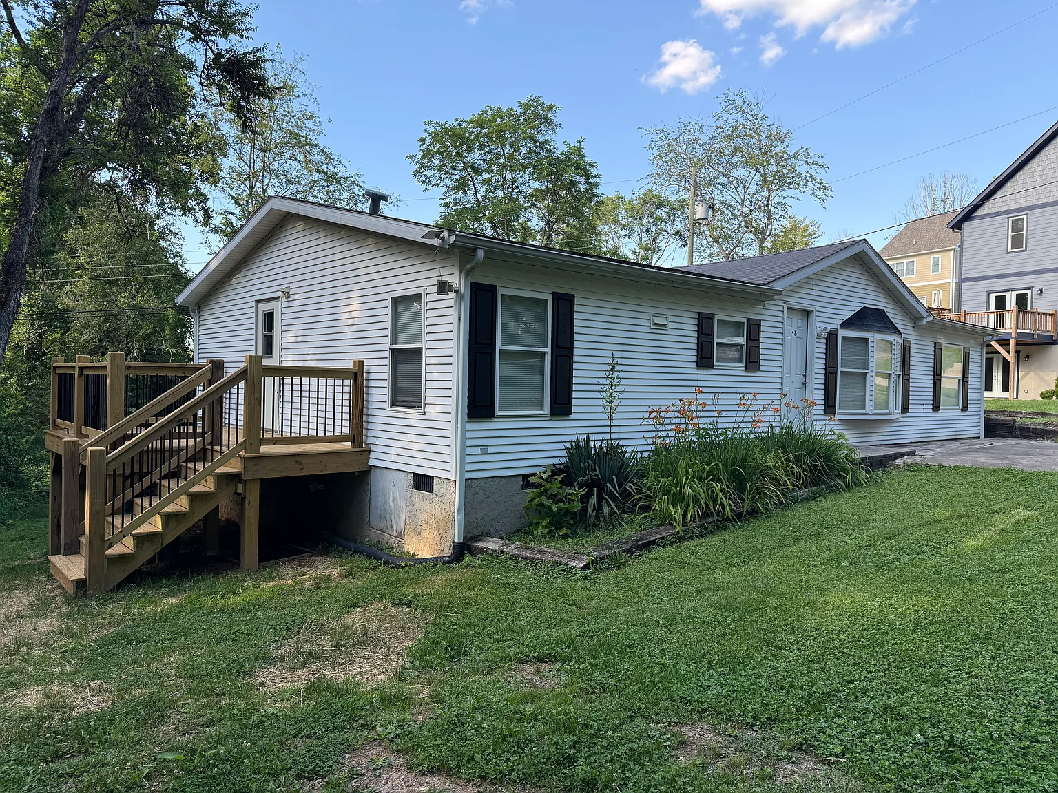 3 bed, 1290 sqft, $2,200 — Photo 2