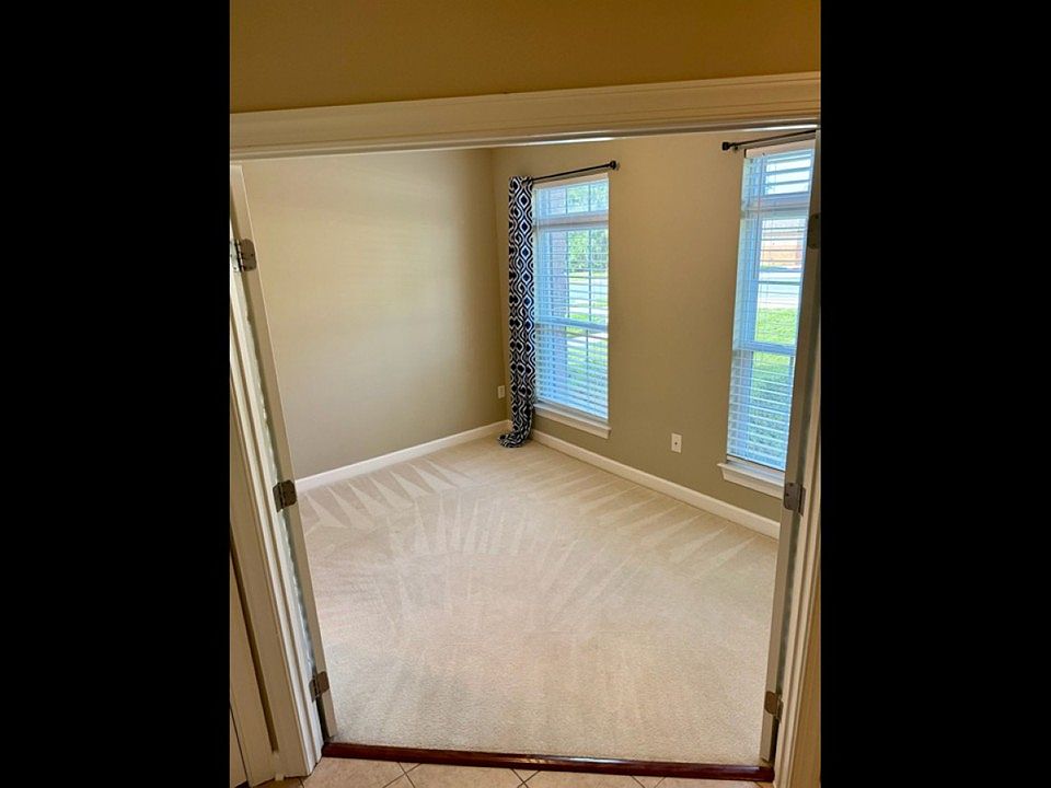 Bedroom 1 (with en suite, lower level)