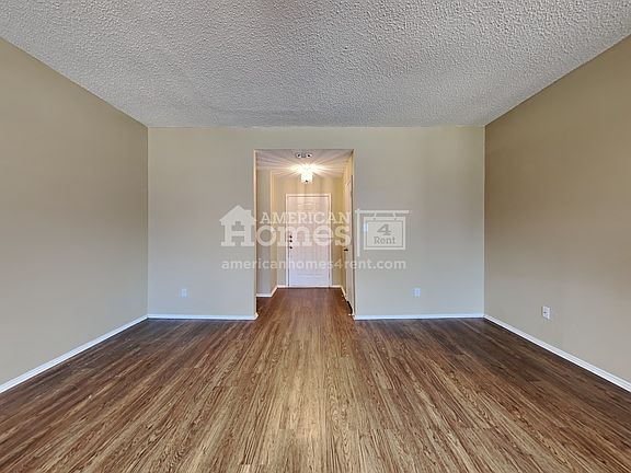 3rd image of 1009 Valley Branch Dr