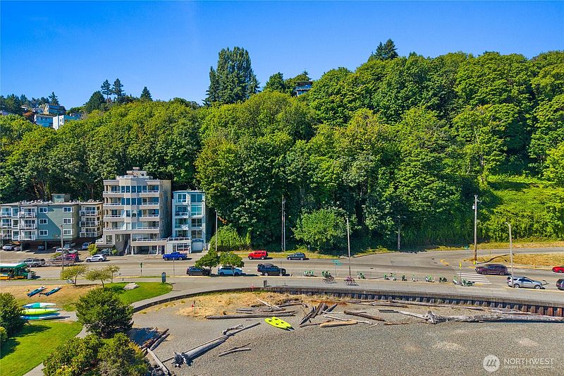 4th image of 1601 Harbor Avenue SW