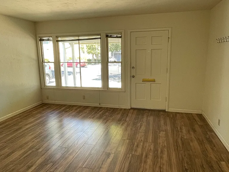 1120 Harrison St — Photo 3