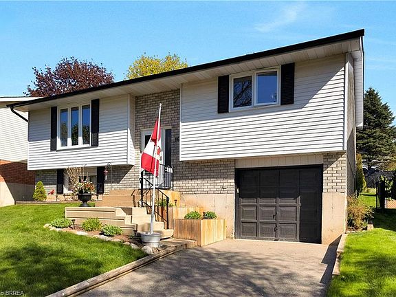3rd image of 16 Sandlewood Ave
