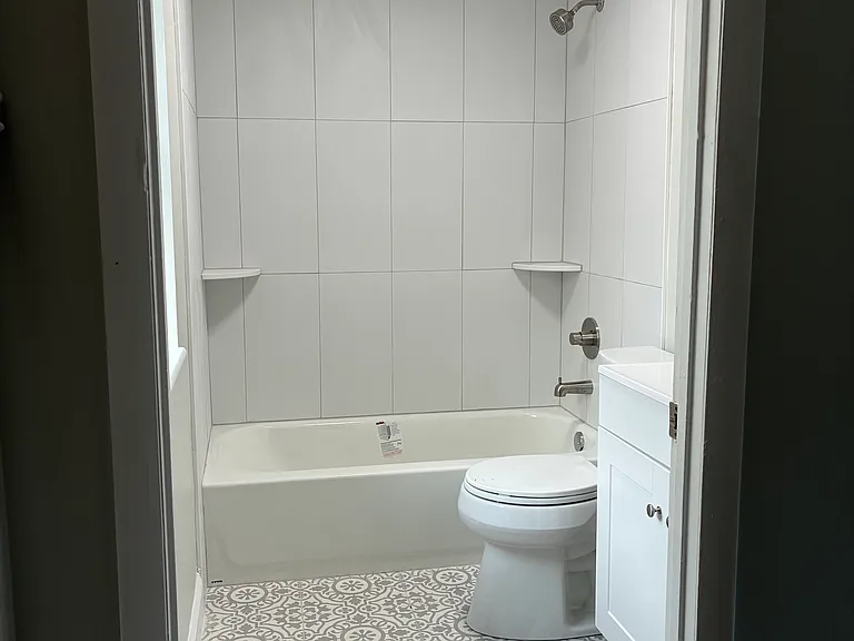 415 W Thompson St — Photo 12