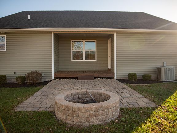 5th image of 459 Kathryn Dr