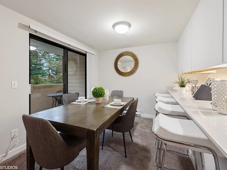 Open Kitchen to Dining