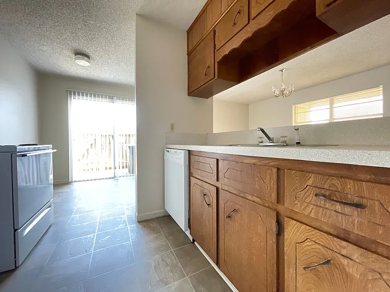 3609 Hereford Dr — Photo 7