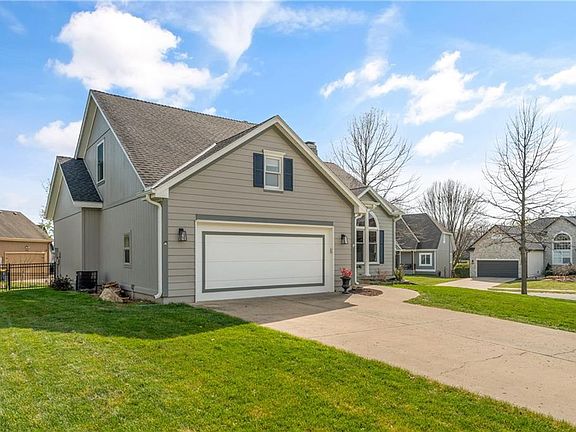 3rd image of 3925 SW Windsong Dr