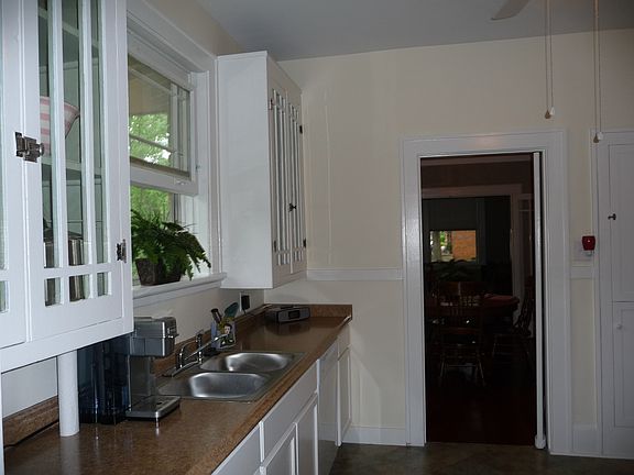 5th image of 601 N Pine St