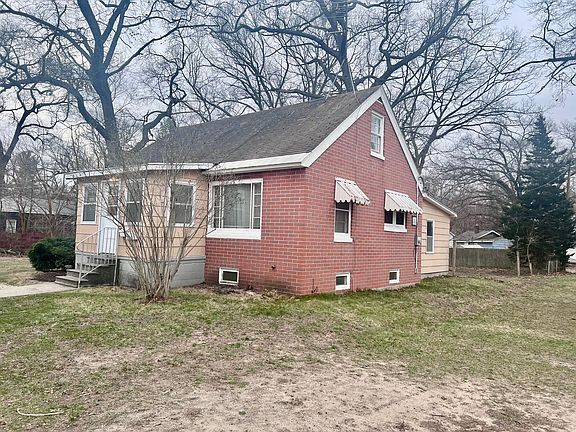 2nd image of 225 E Lincoln Ave