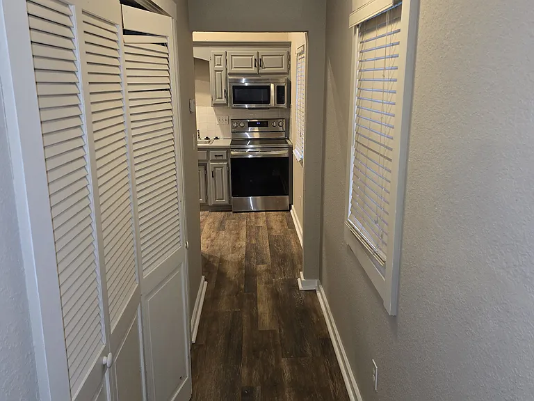 929 E Blue Ridge Blvd — Photo 24