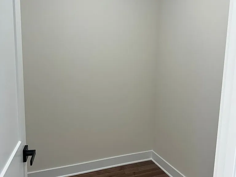 111-117 Thornton Ln — Photo 27