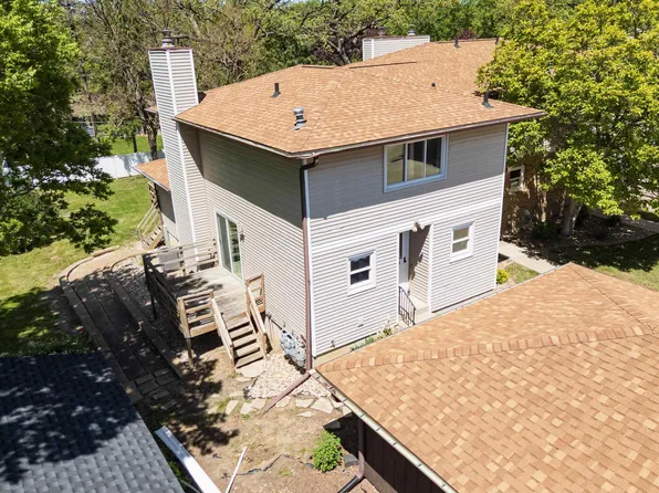 2122 Bicentennial Dr, Cedar Falls, IA 50613