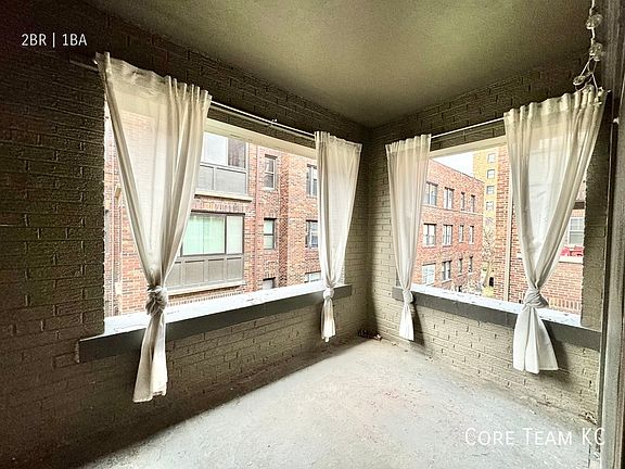 3rd image of 710 W 48th St #205