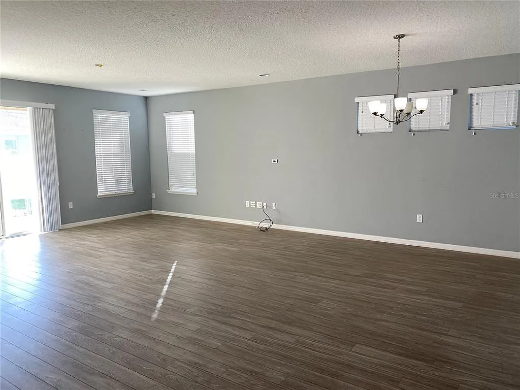 3 bed, 2.0 bath, 1898 sqft, $2,600 — Photo 2