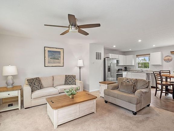 3rd image of 38 Shady Creek Ln