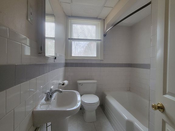 5th image of 4 Reagan Rd #1