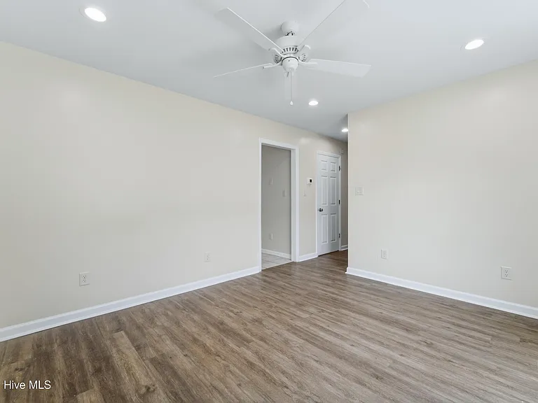 301 Johns Way — Photo 7