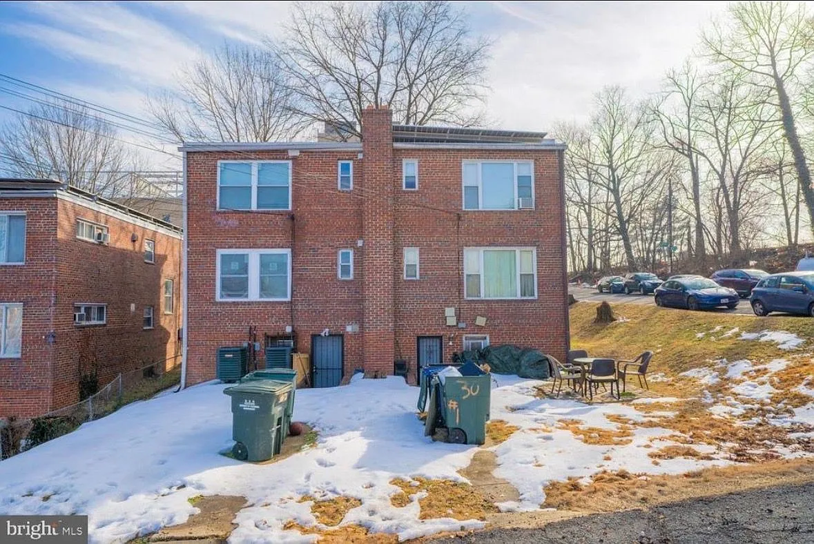32 Varnum St NE — Photo 2