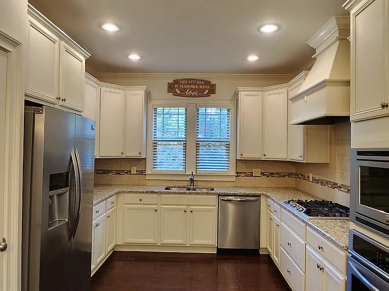 1020 Starr Ct — Photo 6