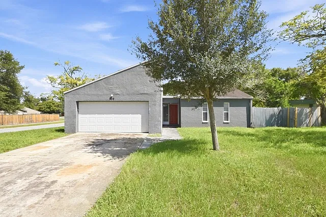 209 Banyan Ct — Photo 1
