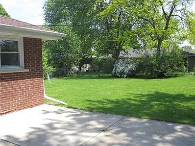 3rd image of 660 W Drummond Dr