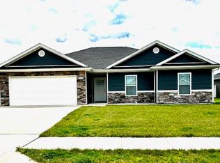 702 Addie Ln, Centralia, MO 65240