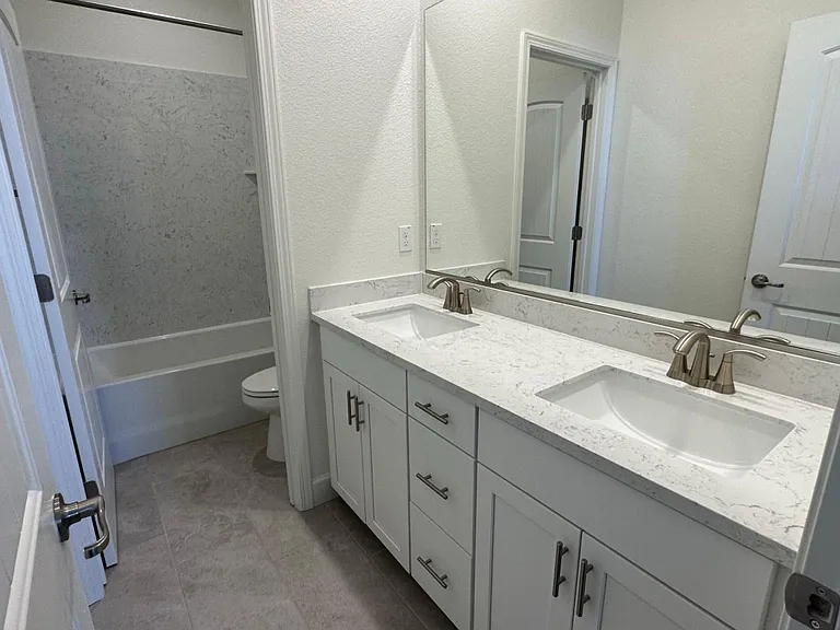 549 Knightsbridge Ct — Photo 18