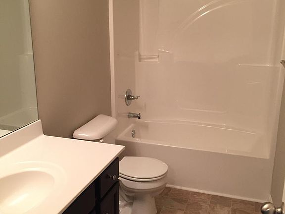 Full bath, upstairs
