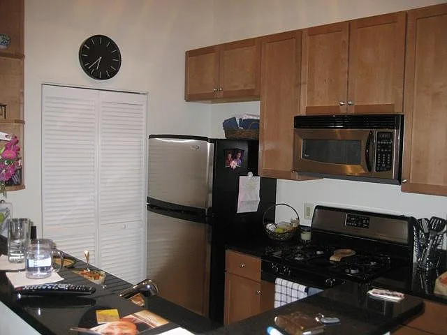 309 Holland Ln #325 — Photo 7