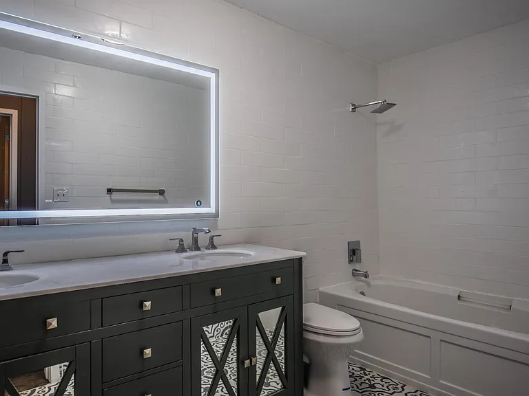 630 N Franklin St #507 — Photo 9