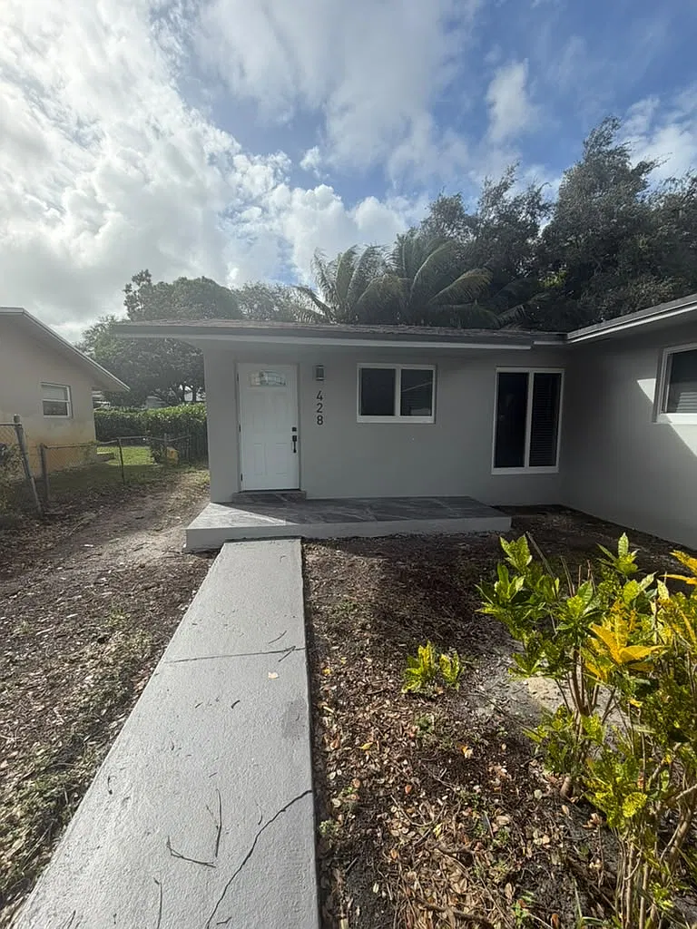 3 bed, 1300 sqft, $3,500 — Photo 1