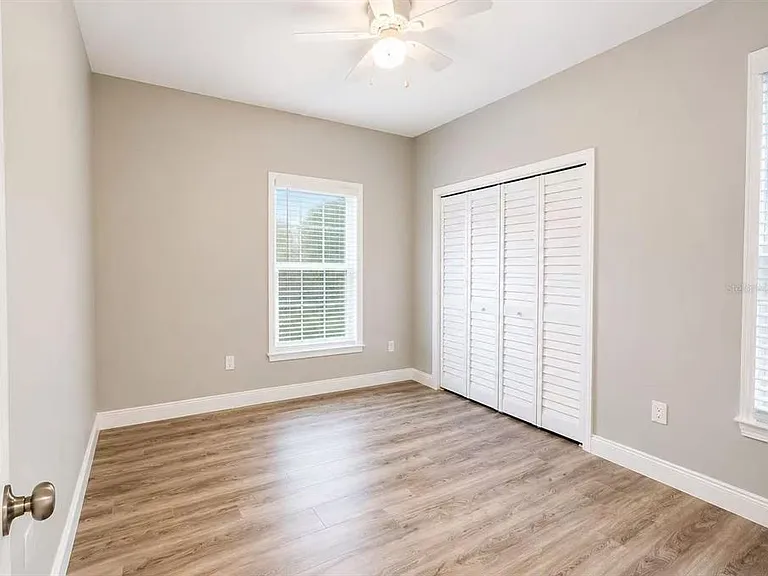 3203 E Diana St — Photo 7
